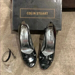 𝅺colin Stuart black patent stacked peep toes